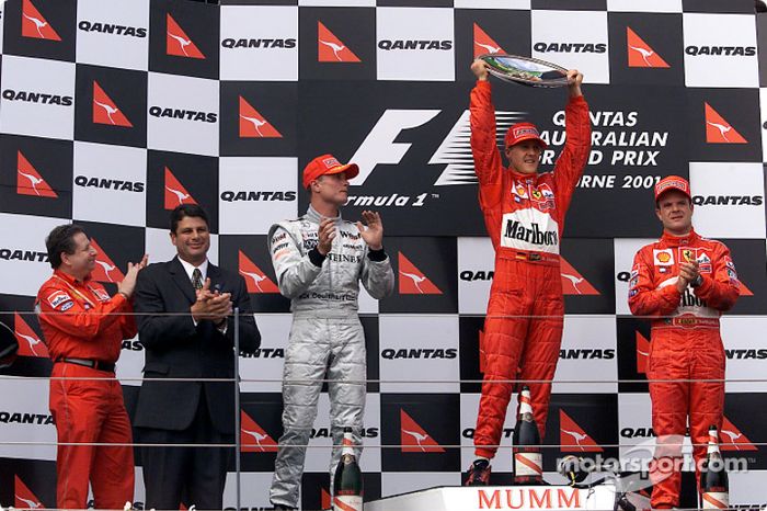 Celebración en silencio en el podio