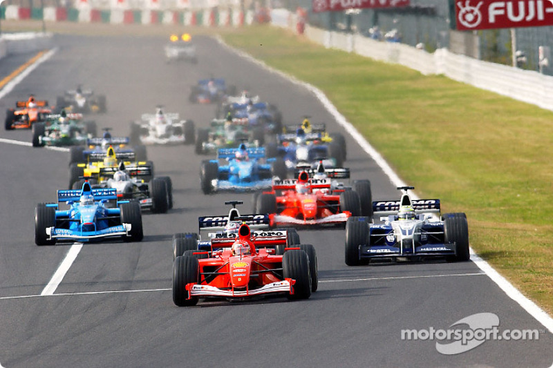 The start: Michael Schumacher in front of Juan Pablo Montoya and Ralf Schumacher