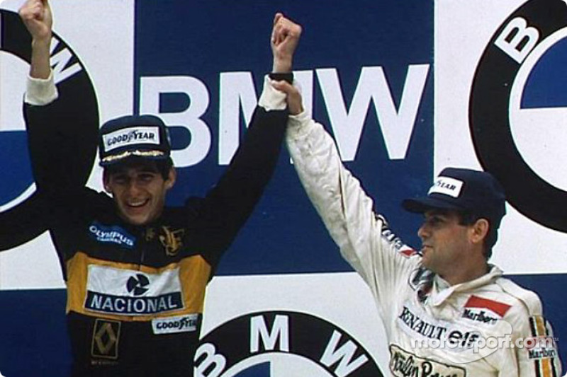 Le vainqueur Ayrton Senna avec Patrick Tambay sur le podium