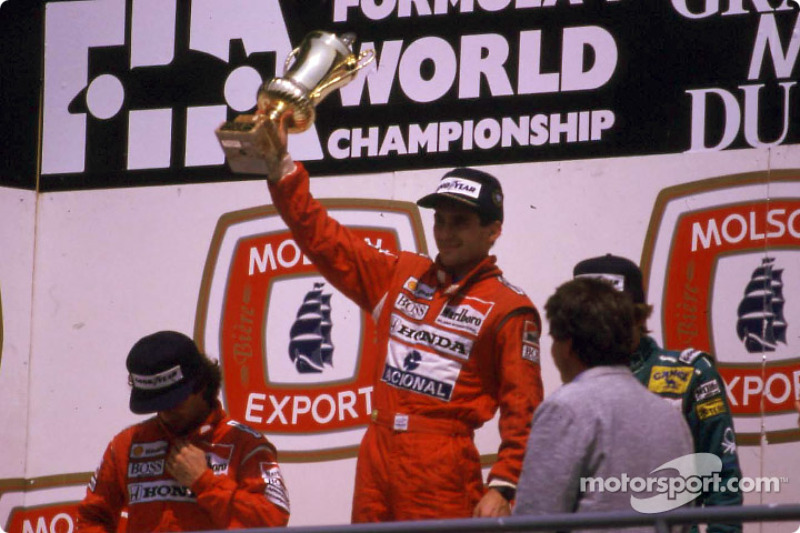 El podio: el ganador de la carrera, Ayrton Senna y Alain Prost