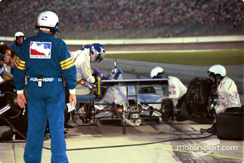 Arrêt au stand pour Buddy Lazier