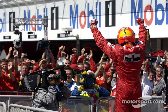 El ganador de la carrera Michael Schumacher