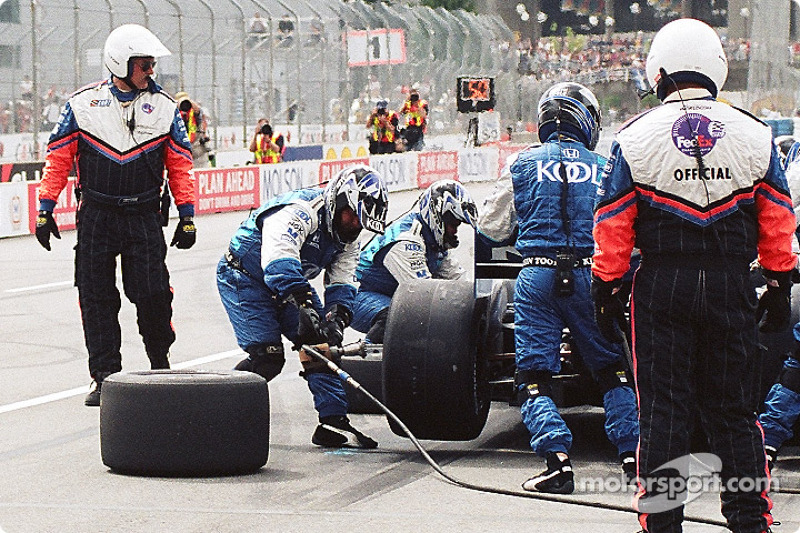 Arrêt au stand pour Paul Tracy