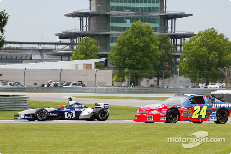 Autotausch: Jeff Gordon im Williams-BMW aus der Formel 1; Juan Pablo Montoya im Hendrick-Chevrolet aus der NASCAR