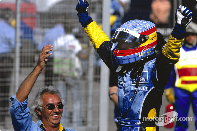 El ganador Fernando Alonso celebra