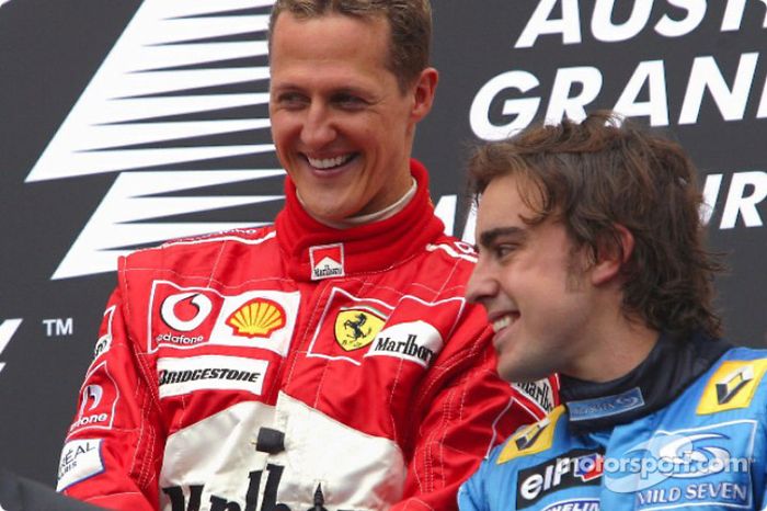 Podio: ganador de la carrera Michael Schumacher con Fernando Alonso