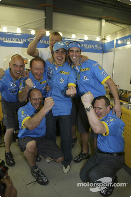 Podio: Fernando Alonso celebra