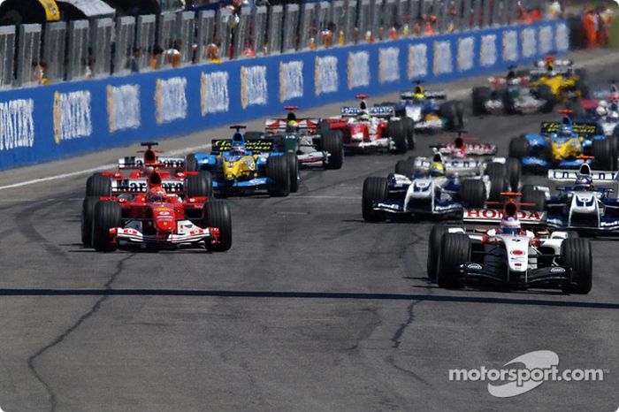 Inicio: Jenson Button toma la delantera sobre Michael Schumacher, Ferrari