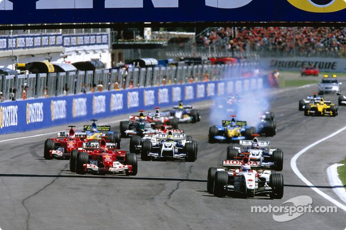 Inicio: Jenson Button toma la delantera sobre Michael Schumacher, Ferrari