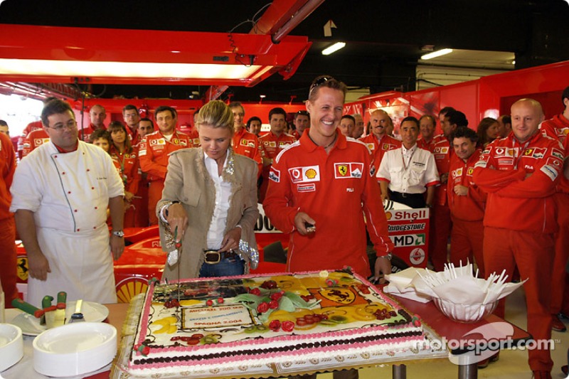 Michael Schumacher kutlama yapıyor 200th Grand Prix ve eşi Corinna