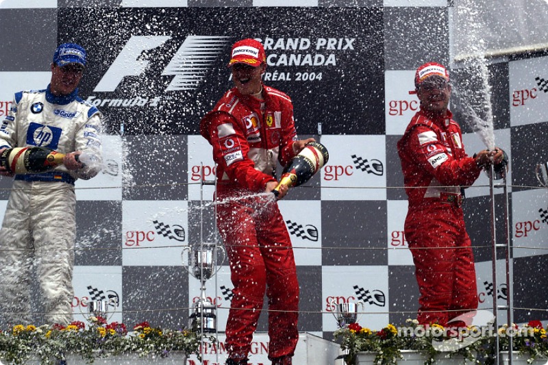 Podium : champagne pour Michael Schumacher, Ralf Schumacher et Rubens Barrichello