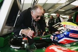 Sir Jack Brabham souhaite bonne chance à Mark Webber