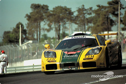 La McLaren F1 GTR n°29 Harrod's Mach One Racing : Andy Wallace, Olivier Grouillard, Derek Bell