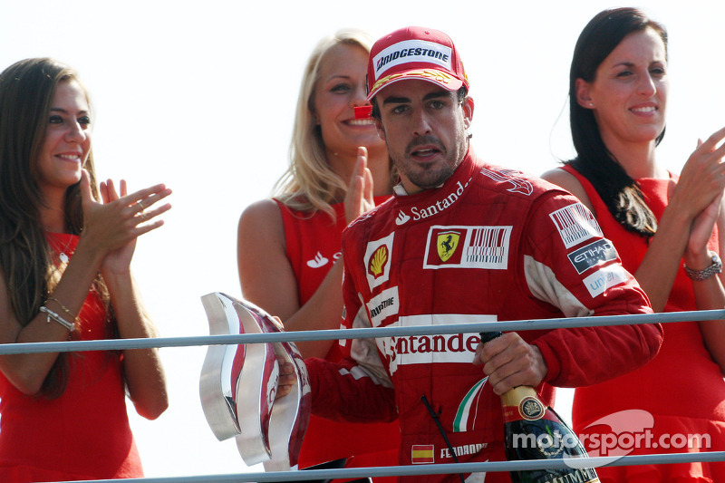 Подіум: переможець Фернандо Алонсо, Ferrari