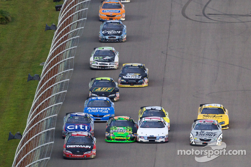 Michael Annett, Ricky Stenhouse Jr., Danica Patrick, Trevor Bayne et Steve Wallace