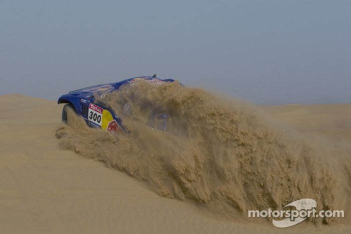 Volkswagen Motorsport: Carlos Sainz y Lucas Cruz Senra prueban el Wolkswagen Race Touareg 3 en Marruecos