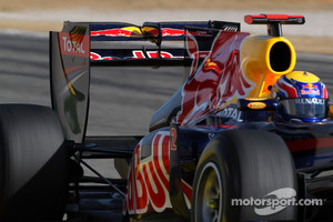Mark Webber, Red Bull Racing, RB7 using a moveable rear wing