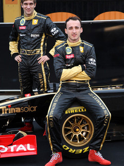 Виталий Петров и Роберт Кубица Lotus Renault GP