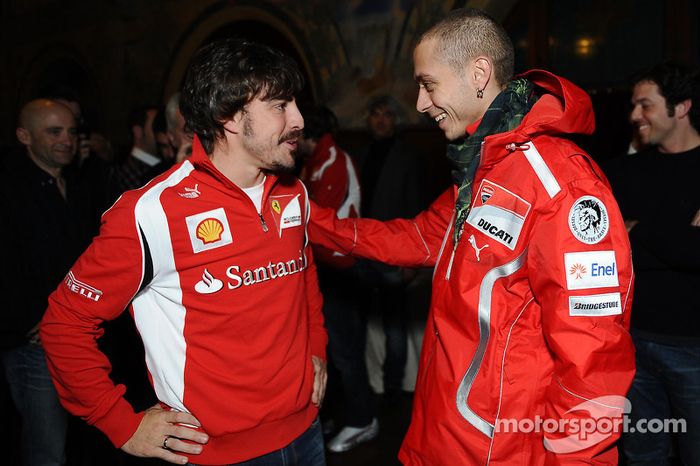 Fernando Alonso, Scuderia Ferrari, y Valentino Rossi, Ducati