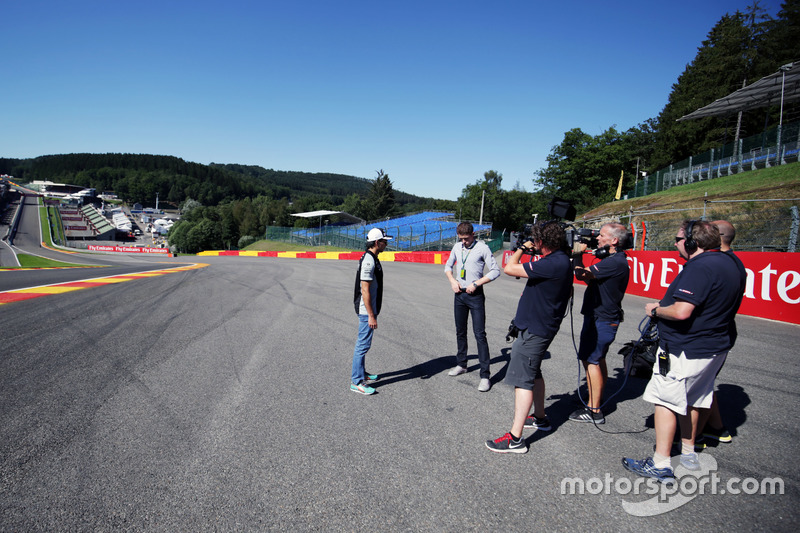 Серхио Перес, Sahara Force India F1 и Пол ди Реста, резервный пилот Williams