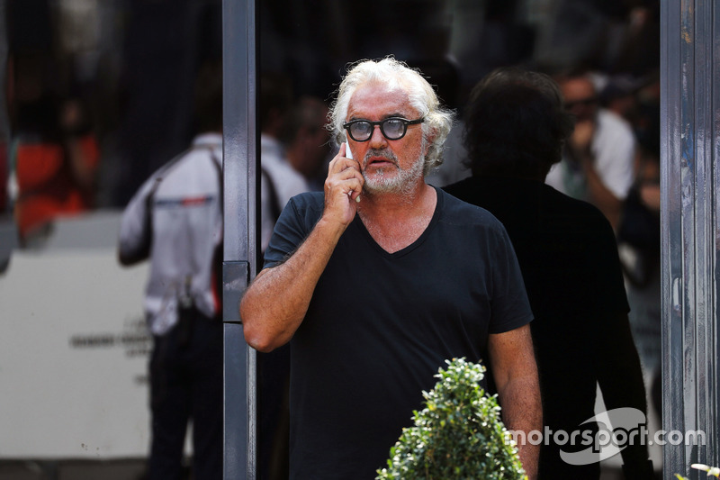... Briatore hin und wieder gesichtet wird, aber nicht in offizieller Funktion