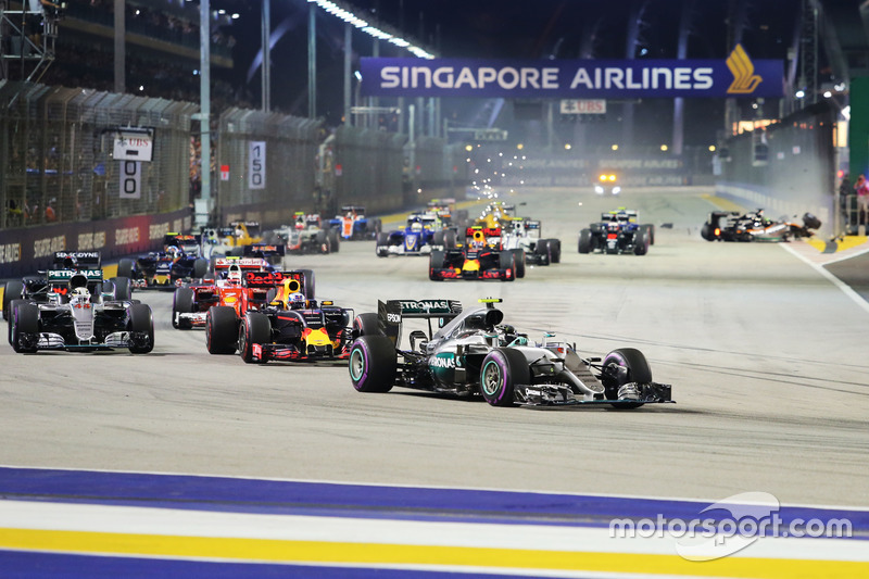 Nico Rosberg, Mercedes AMG F1 W07 Hybrid leads at the start of the race as Nico Hulkenberg, Sahara Force India F1 VJM09 crashes out