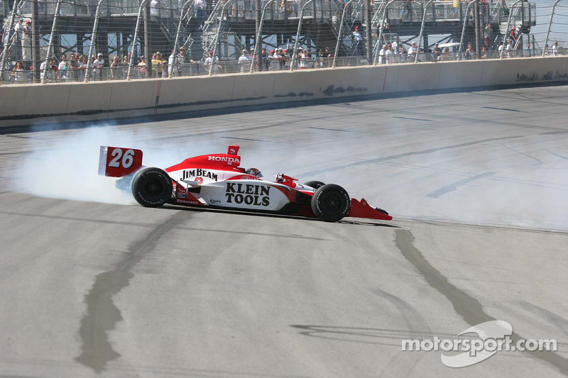 Un deuxième burnout pour Dan Wheldon