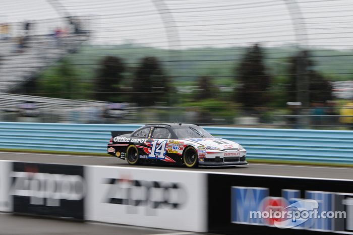 Lewis Hamilton en el coche de Tony Stewart Sprint Cup