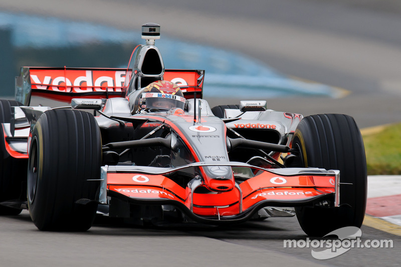 Tony Stewart im McLaren MP4-23 von Lewis Hamilton