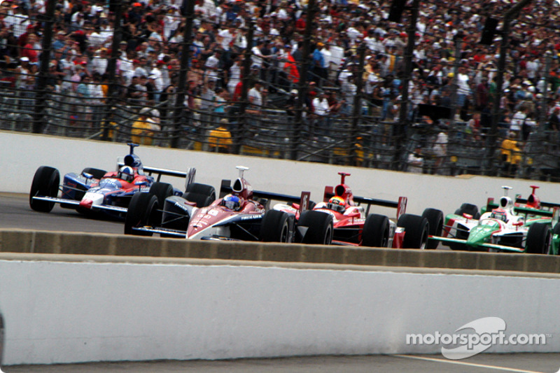 Buddy Rice, Dario Franchitti, Dan Wheldon und Tony Kanaan beim Start