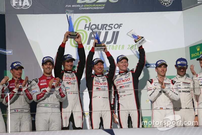 Podium: Les vainqueurs #6 Toyota Racing Toyota TS050 Hybrid: Stéphane Sarrazin, Mike Conway, Kamui Kobayashi