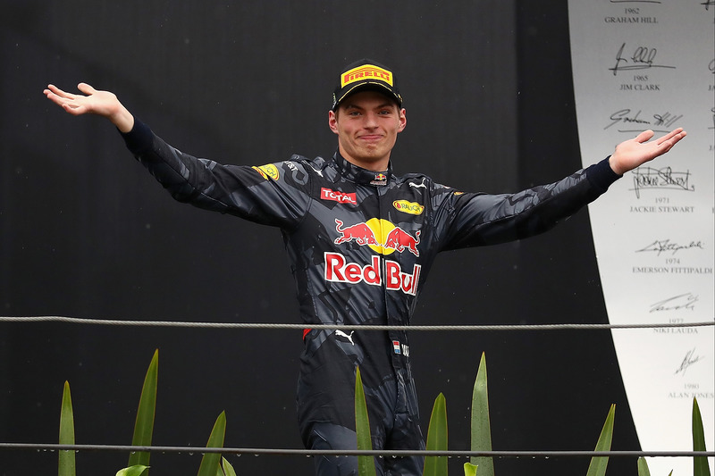 Quem deu show foi Max Verstappen, que foi de 14º a 3º em apenas 15 voltas.