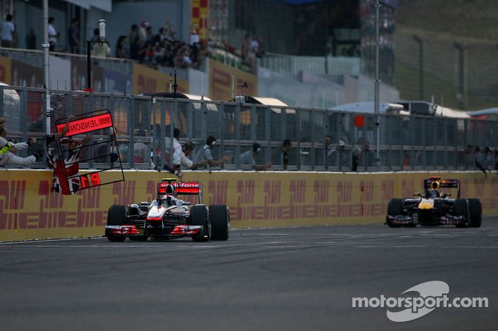 Jenson Button, McLaren Mercedes y Sebastian Vettel, Red Bull Racing