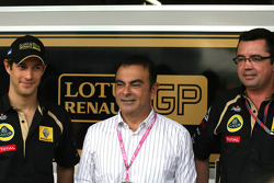 Бруно Сенна, Renault F1 Team, Карлос Гон, генеальный директор Renault-Nissan и Эрик Булье, руководит