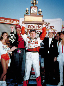 Alan Kulwicki wins the 1992 Winston Cup championship