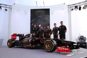 Eric Boullier, Team Principal, Lotus Renault F1 Team with Kimi Raikkonen, Jérôme d'Ambrosio, Lotus Renault F1 Team, Romain Grosjean, Lotus Renault F1 Team and James Allison, Lotus Renault F1 Team Technical director