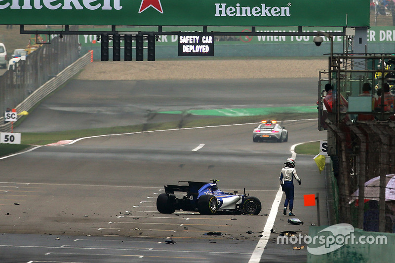 El accidente de Antonio Giovinazzi. Afortunadamente salió por su propio pie