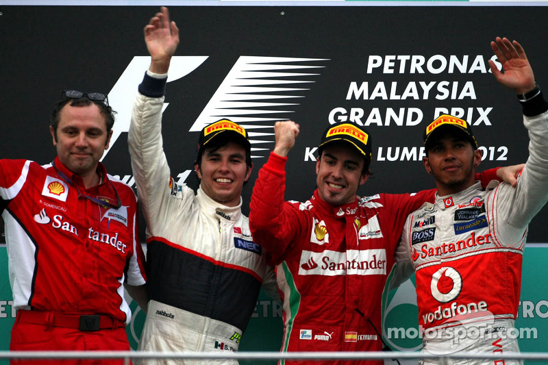 Podium : Stefano Domenicali, directeur Scuderia Ferrari, Sergio Perez, Sauber F1 Team, Fernando Alonso, Scuderia Ferrari et Lewis Hamilton, McLaren Mercedes