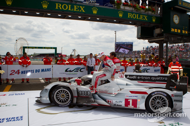 Race winners #1 Audi Sport Team Joest Audi R18 E-Tron Quattro: Marcel Fässler, Andre Lotterer, Benoit Tréluyer enter parc fermé