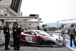 #23 United Autosports McLaren MP4-12C GT3: Mark Patterson, Zak Brown, Mark Blundell