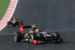 Romain Grosjean, Lotus F1 E20 leads team mate Kimi Raikkonen, Lotus F1 E20