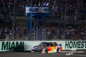 Jeff Gordon, Hendrick Motorsports Chevrolet takes the checkered flag to win the race