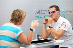 Michael Schumacher, Mercedes AMG F1 con su manager Sabine Kehm