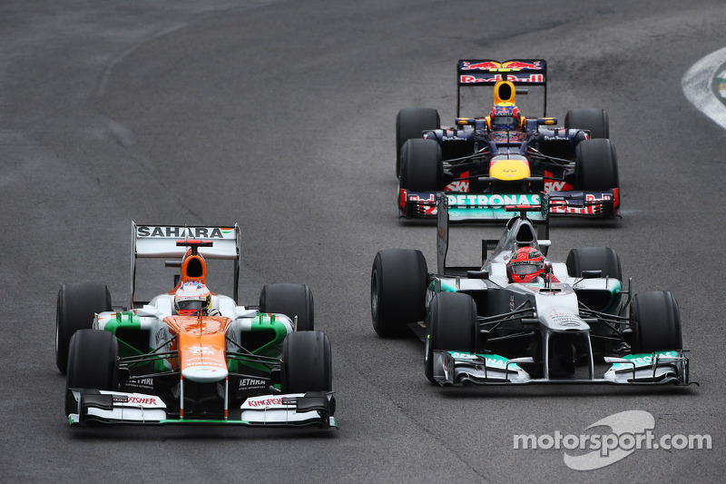 Paul di Resta, Sahara Force India, und Michael Schumacher, Mercedes AMG F1