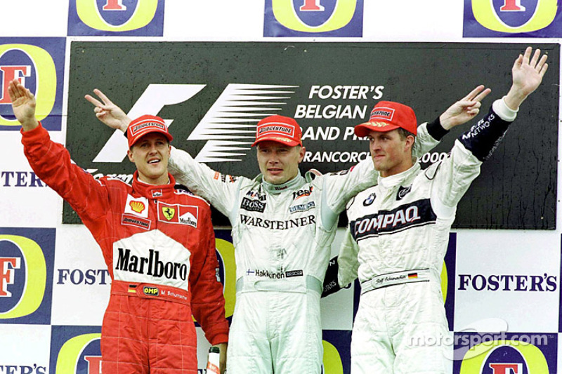 Podium: Sieger Mika Häkkinen, 2. Michael Schumacher, 3. Ralf Schumacher