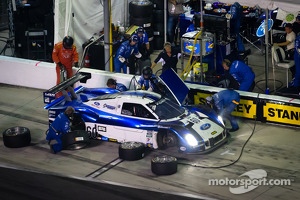 Pit stop for #60 Michael Shank Racing Ford Riley: Marcos Ambrose, John Pew, A.J. Allmendinger, Justin Wilson, Oswaldo Negri