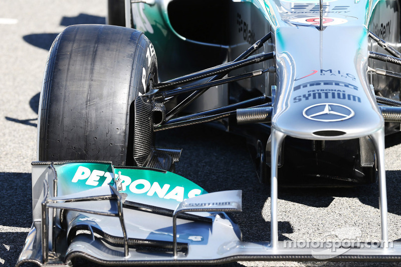 Передня підвіска Mercedes AMG F1 W04