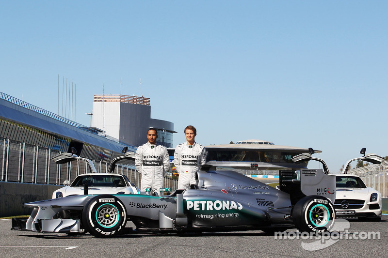 Льюіс Хемілтон і Ніко Росберг презентують Mercedes AMG F1 W04