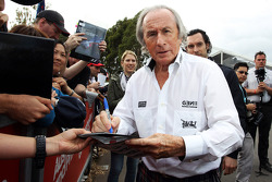 Jackie Stewart, assina autógrafos para os fãs