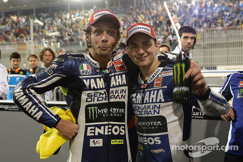 Ganador de la carrera Jorge Lorenzo, Yamaha Factory Racing, segundo lugar Valentino Rossi, Yamaha Fa